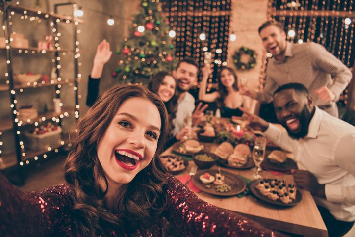 How to Host Friendsmas With Your Housemates this Festive Season 
